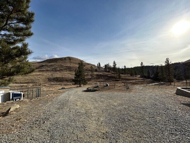 Foto del edificio - Beautiful 10 Acre Property Columbus, MT!