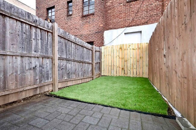 Building Photo - 250 Van Horne St