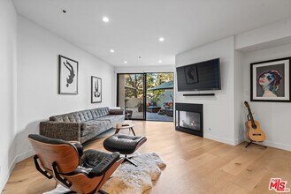 Building Photo - 2102 Century Park Ln