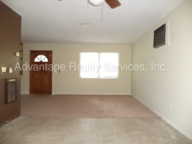 Foto del edificio - 1309 S Pine Lake Dr