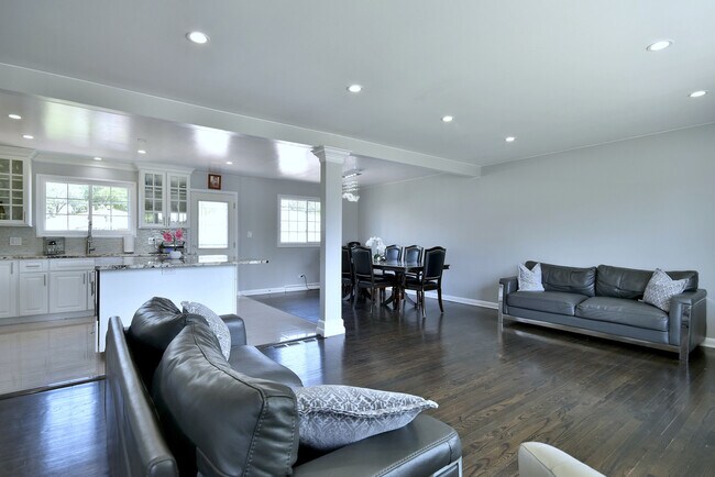 Foto del edificio - 7230 Suffield St