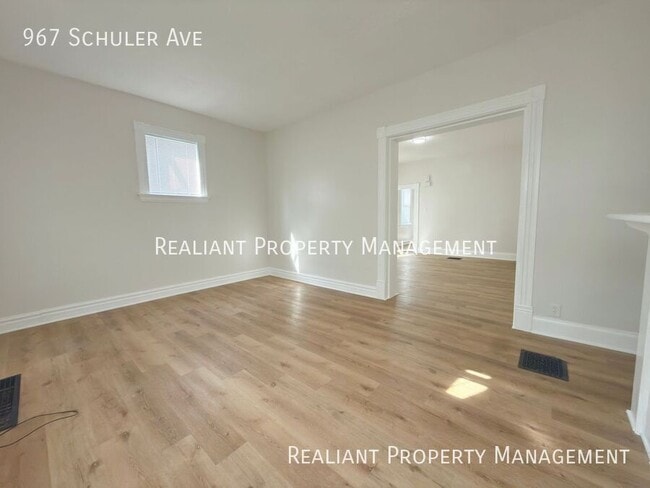 Building Photo - 967 Shuler Ave