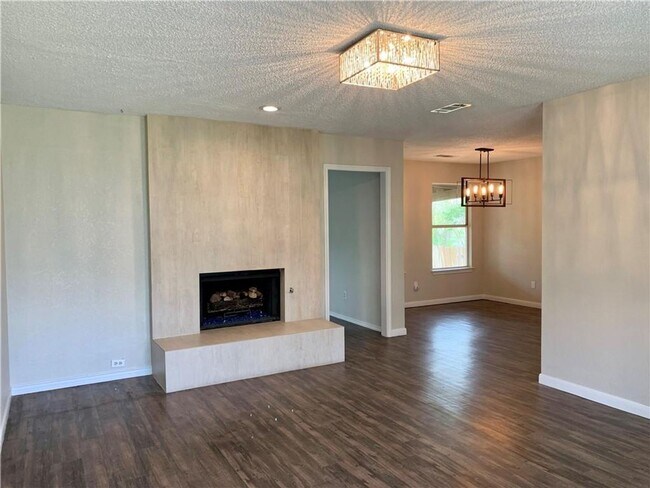 Foto del edificio - 2406 Stirrup Dr