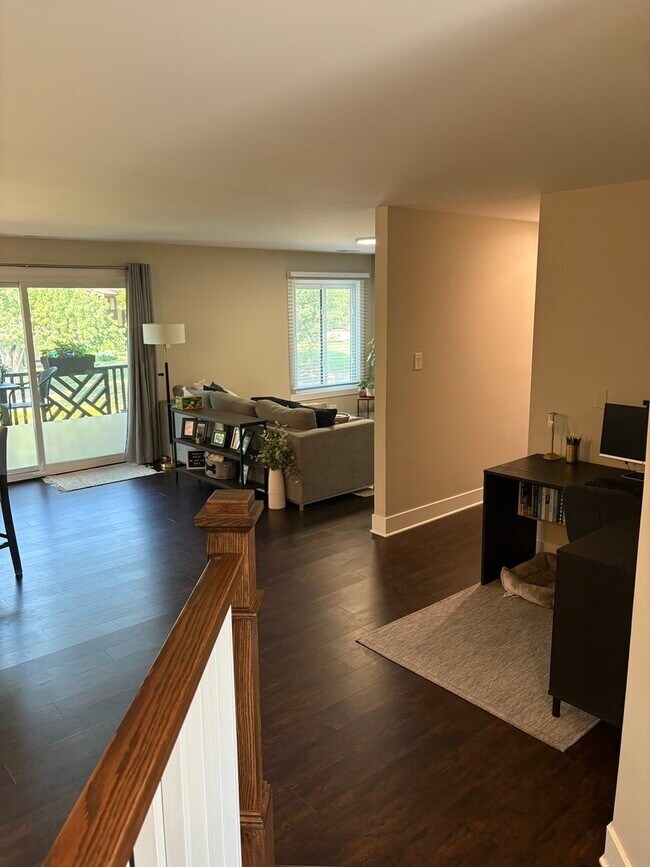 Foto del edificio - 1704 Lakecliffe Dr