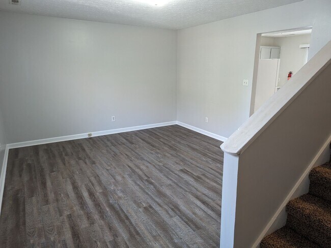 Foto del edificio - 2325 Old Forest Rd