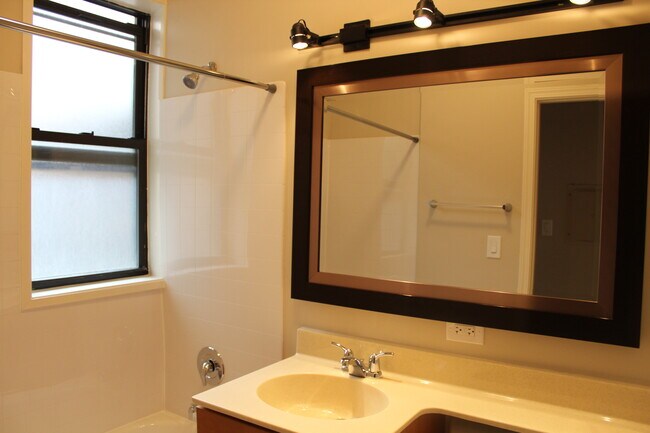 Building Photo - 608 W Belmont Ave