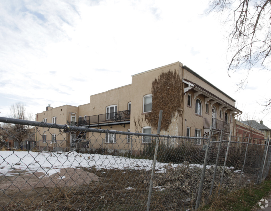 Building Photo - Capitol Hill Apartments