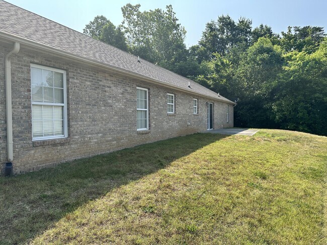 Building Photo - 1627 Chicory Ct