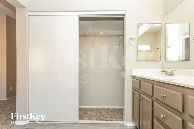 Building Photo - 6233 Highland Gardens Dr