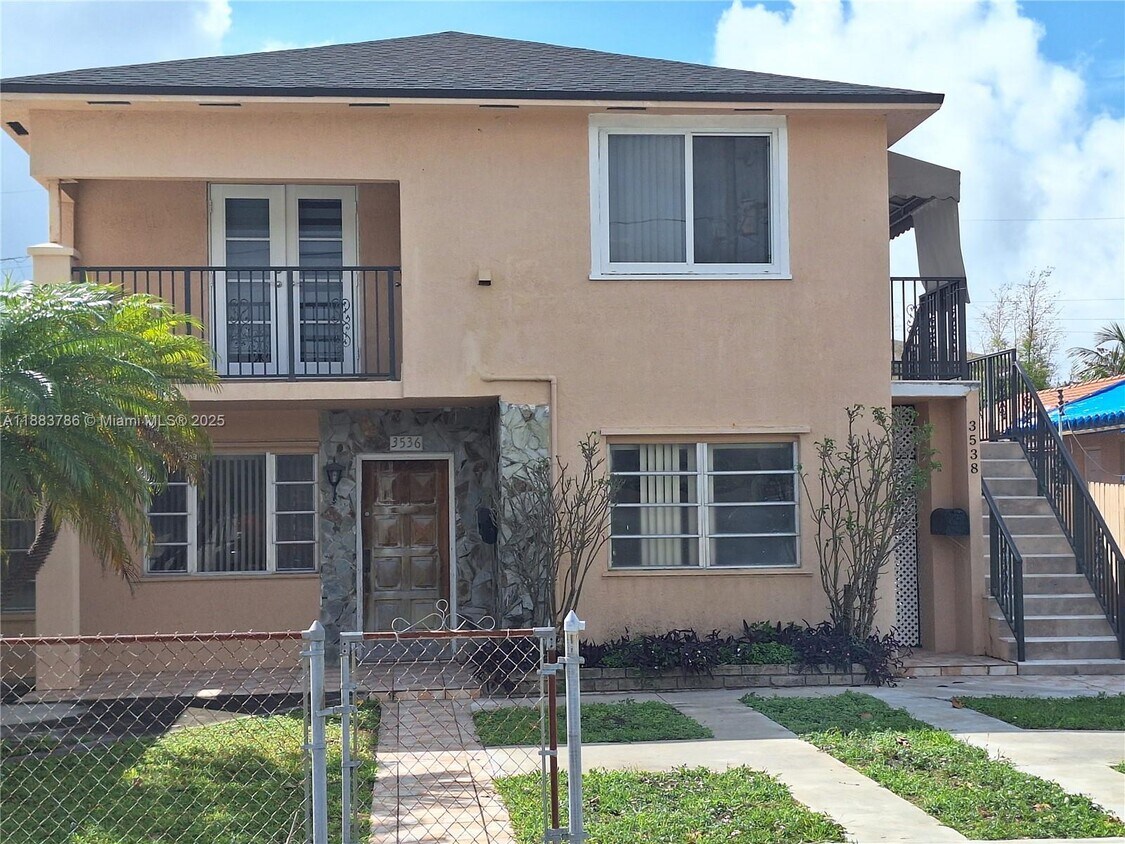 Foto principal - 3538 SW 24th St