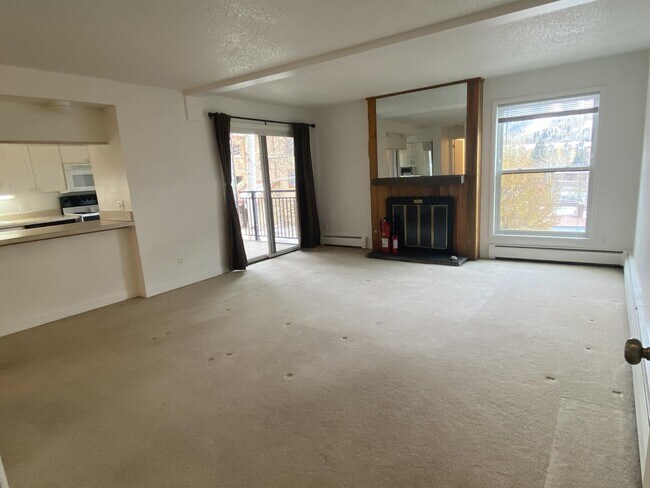 Foto del edificio - 963 Lions Ridge Loop