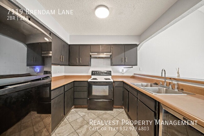 Photo - 7119 Brendam Ln Townhome