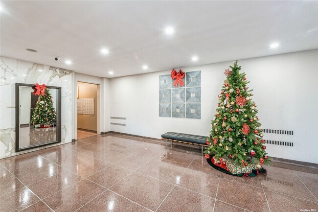 Foto del edificio - 98-20-962Dr 62nd Dr