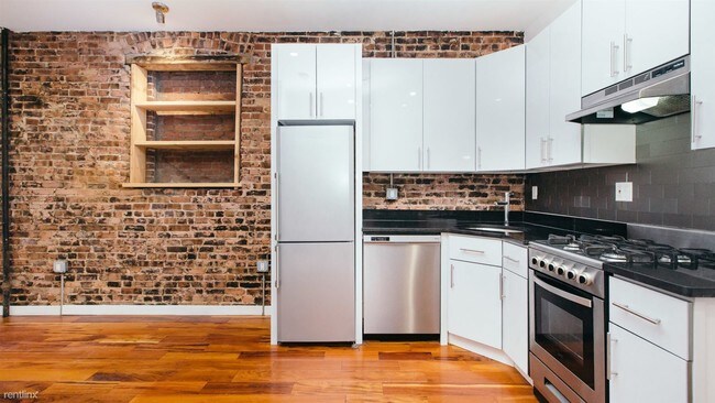 Building Photo - 4 br, 1.5 bath Apartment - 3 Quincy St Apt 1B