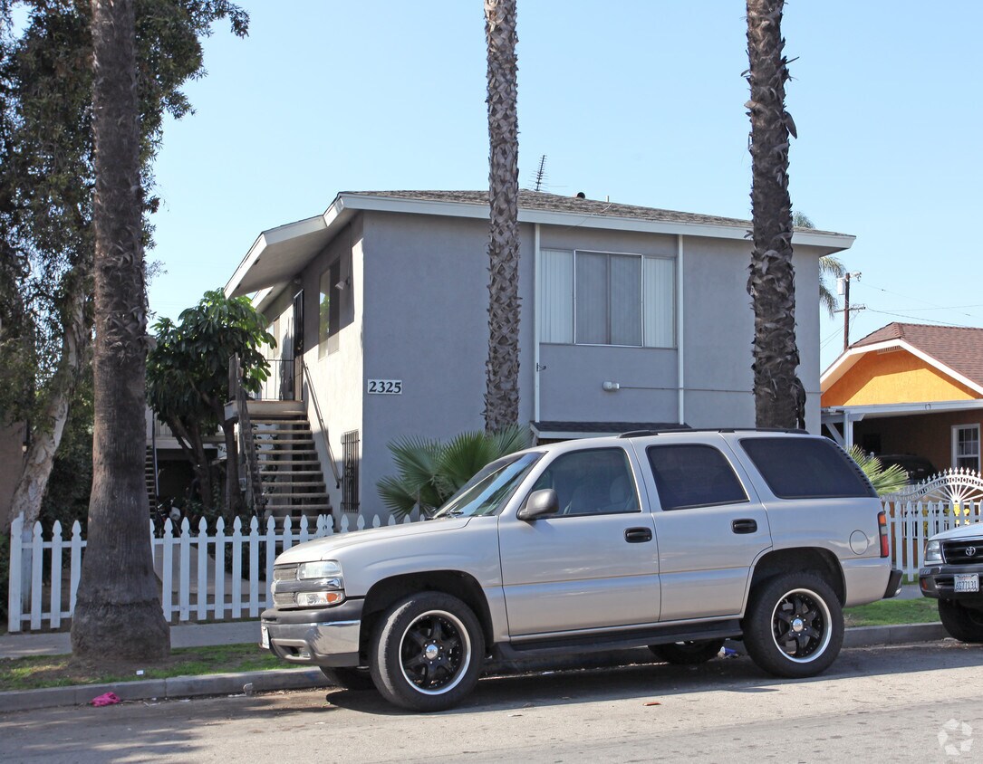 Building Photo - 2325 Earl Ave