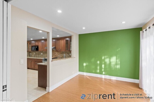 Building Photo - 3 br, 2.5 bath Townhome - 20718 Garden Cre...