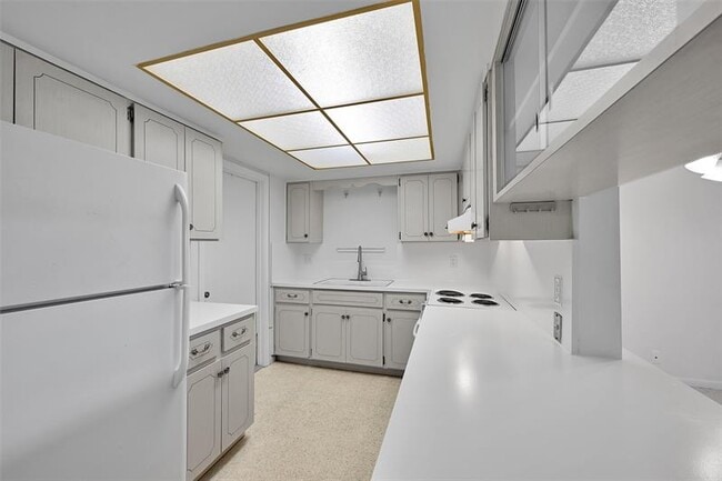 Building Photo - 2624 NE 32nd St