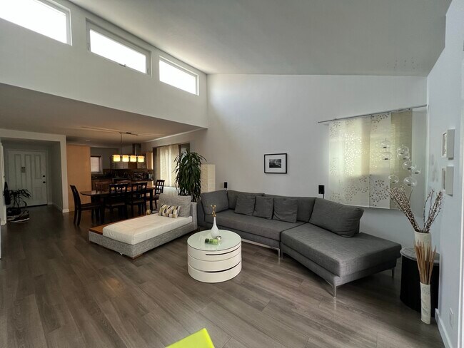 Foto del edificio - 6151 Canterbury Dr