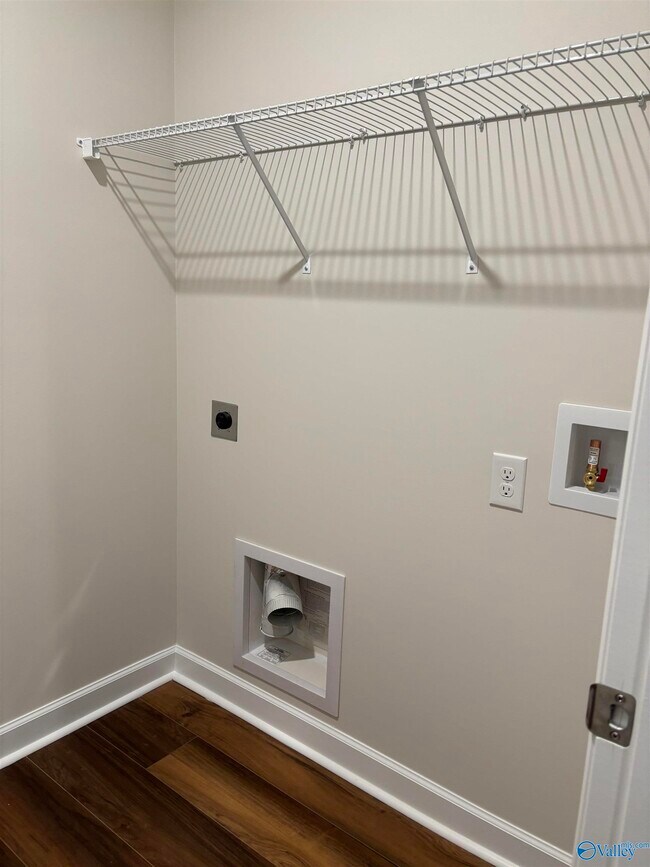 Foto del edificio - 16576 Jamilynn Dr