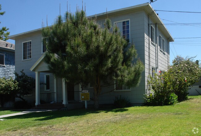 Building Photo - 918 S Marengo Ave