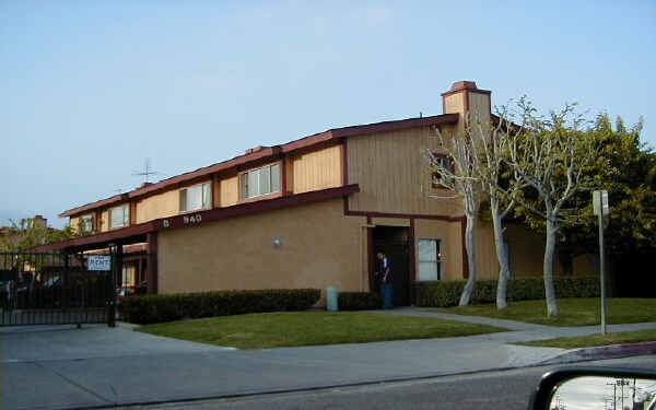 Foto del edificio - Garden Del Sol Apartments
