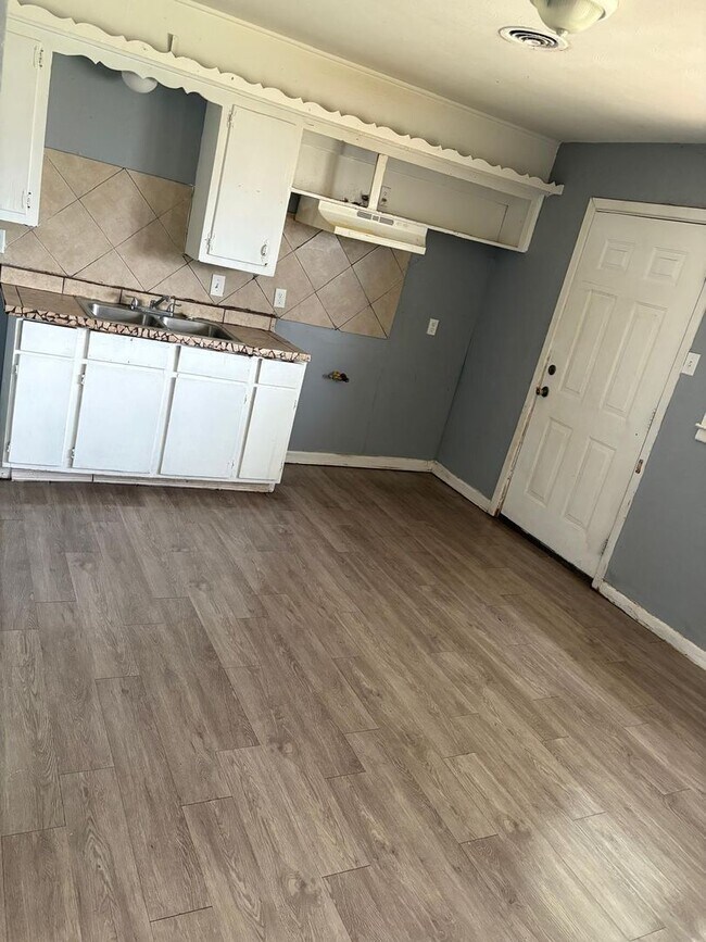 Foto del edificio - $0 First Month's Rent / $0 Deposit at Move-in