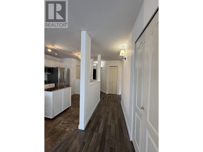 Building Photo - 406 22230