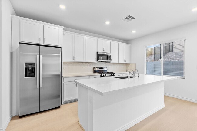 Foto del edificio - 4469 Sawyer Rdg St