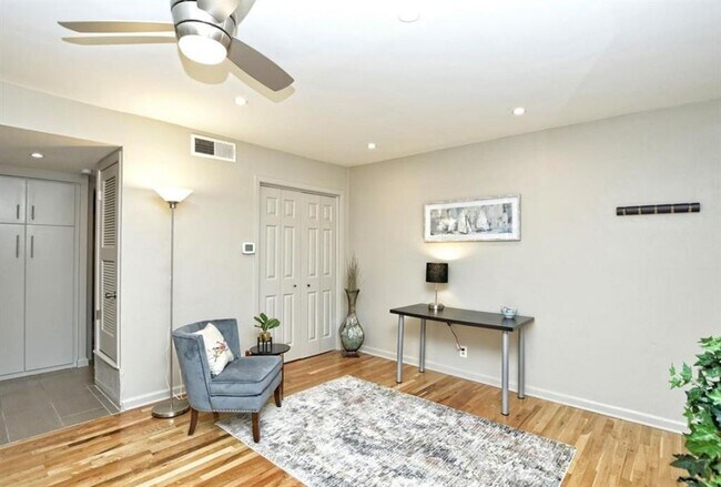 Foto del edificio - 7801 Shoal Creek Blvd