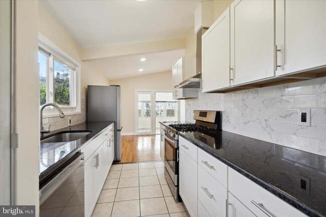 Foto del edificio - 1536 Clearview Ave