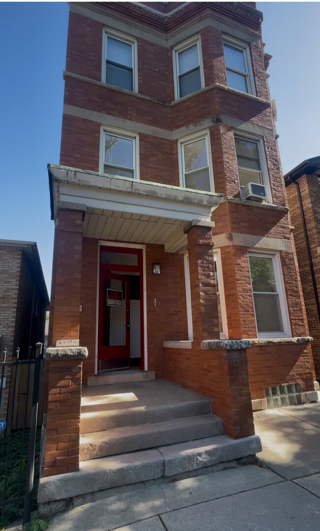 Building Photo - 3121 S May St