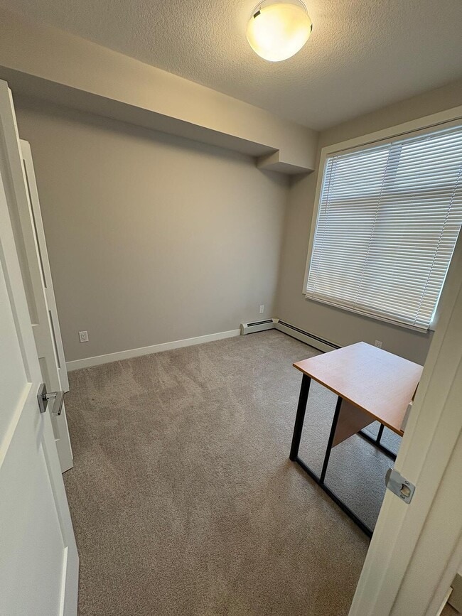 Building Photo - Elegant Living in Sage Hill