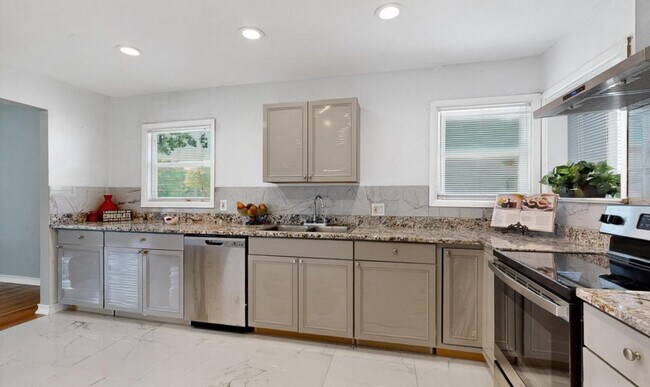 Foto del edificio - 1900 Hilltop Dr