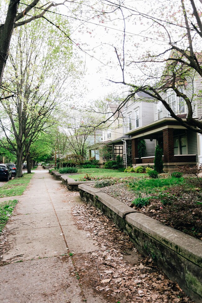 Foto del edificio - 1324 Highland Ave