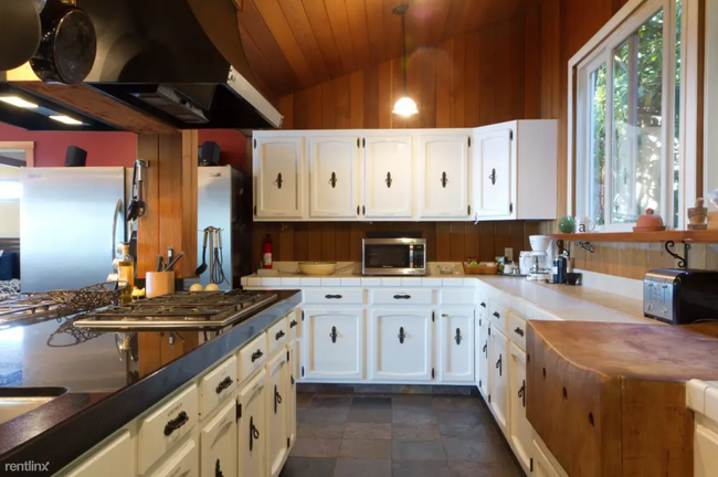 Building Photo - 4 br, 1.5 bath House - 1231 Chuckanut Drive
