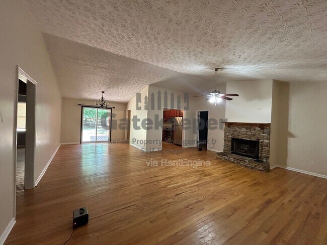 Foto del edificio - 468 Davis Rd