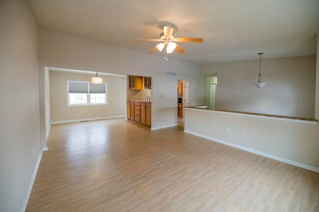 Foto del edificio - 101 W Alhambra Dr