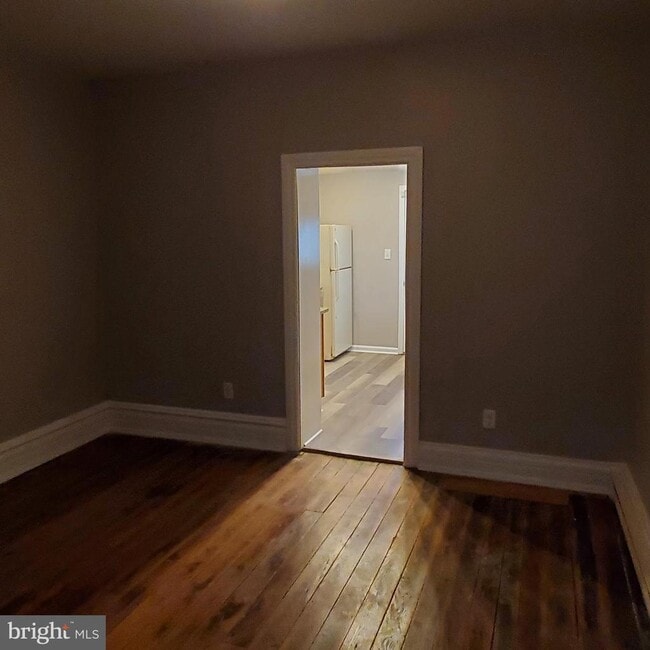 Building Photo - 314 S Locust St