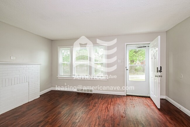 Building Photo - 207 Newell Dr