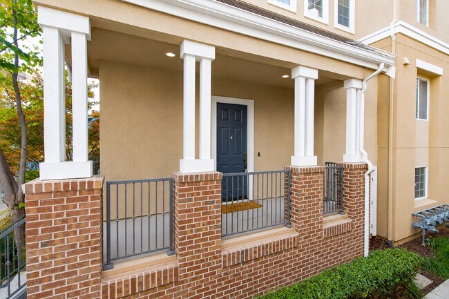 Building Photo - $3,850 / Stunning 3BR/2.5BA Modern Townhome w/ 2-Car Garage in Union City