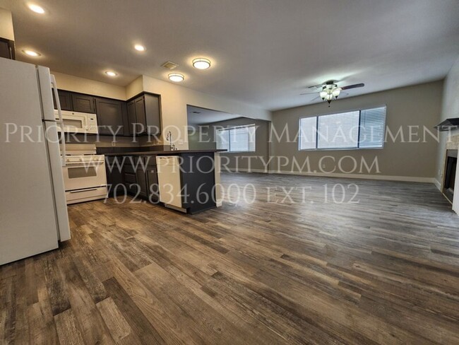 Foto del edificio - GORGEOUS~UPDATED~ 3 BEDROOM 2 BATH IN THE ...