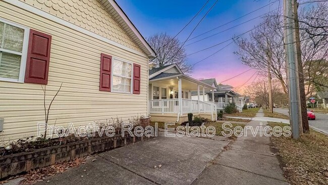 Building Photo - 3027 Peronne Ave