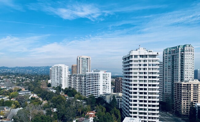 Foto del edificio - 10701 Wilshire Blvd