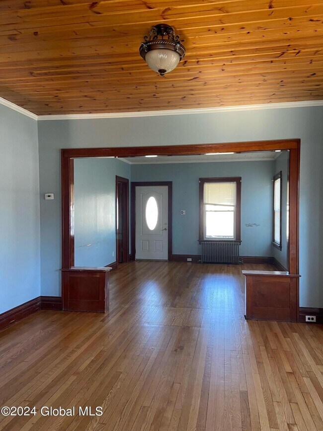 Building Photo - 11 Glenmore Rd