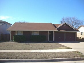 Building Photo - 412 Baumann Dr