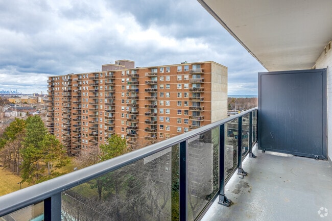 2BR, 1BA - 854SF -Balcony - 1110 Caven St