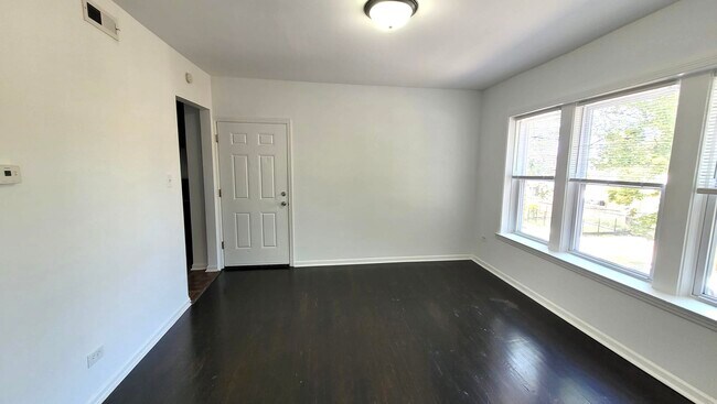 Building Photo - 4707 W Dickens Ave