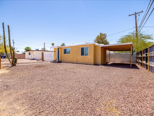 Building Photo - 2 Bedroom 1 Bathroom