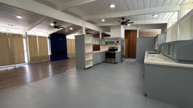 Foto del edificio - 1036 W Alamos Ave