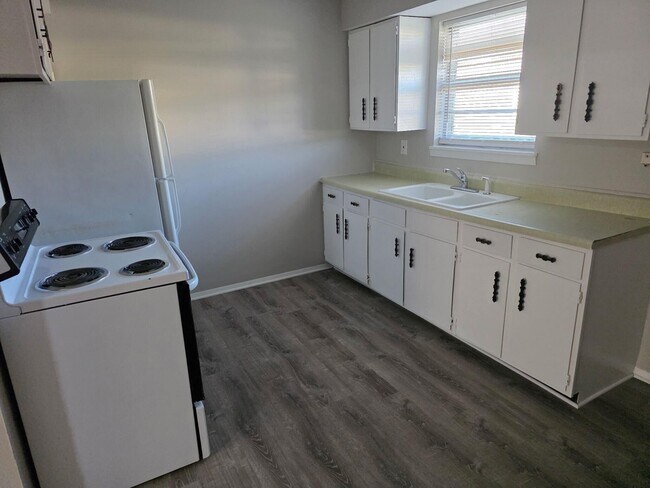 Foto del edificio - 7308 N Wade School Rd